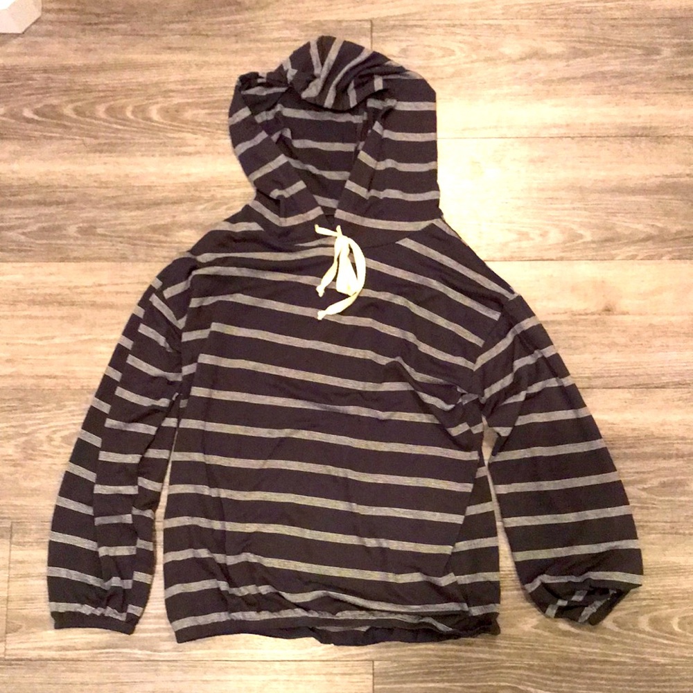 Lightweight grey hoodie with cream tie.